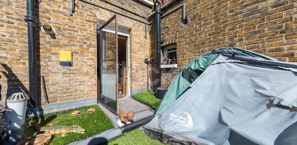 			INCLUDES COUNCIL TAX, 1 Bedroom, 1 bath, 1 reception Flat			 Broadway Parade, Crouch End